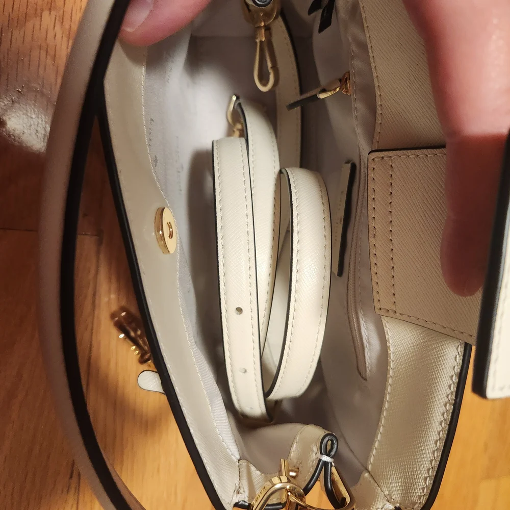 kate spade white top-handle bag with red heart accents - Picture 2 of 8